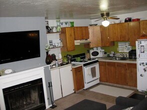 1441 Lincoln Ave, Unit Unit B in San Rafael, CA - Building Photo - Building Photo