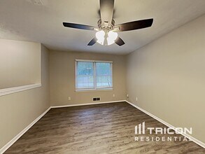 135 Victoria Dr in Ellenwood, GA - Building Photo - Building Photo