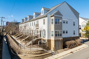 Nielsen Square in Ann Arbor, MI - Building Photo