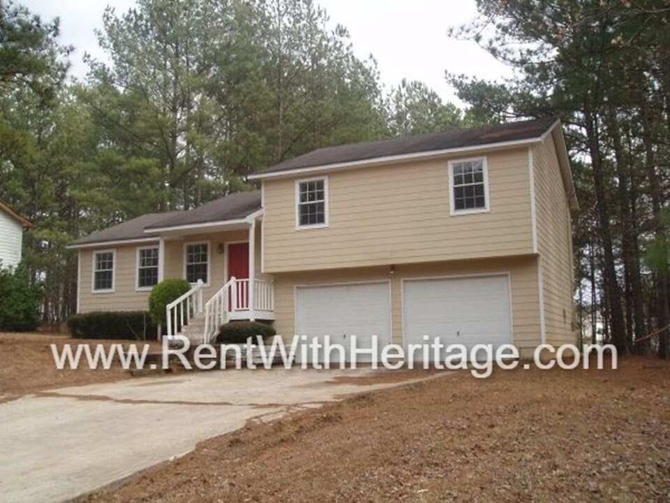 7810 Melanie Dr in Douglasville, GA - Building Photo