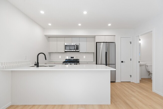 12327-12107 107 St NW in Edmonton, AB - Building Photo - Building Photo