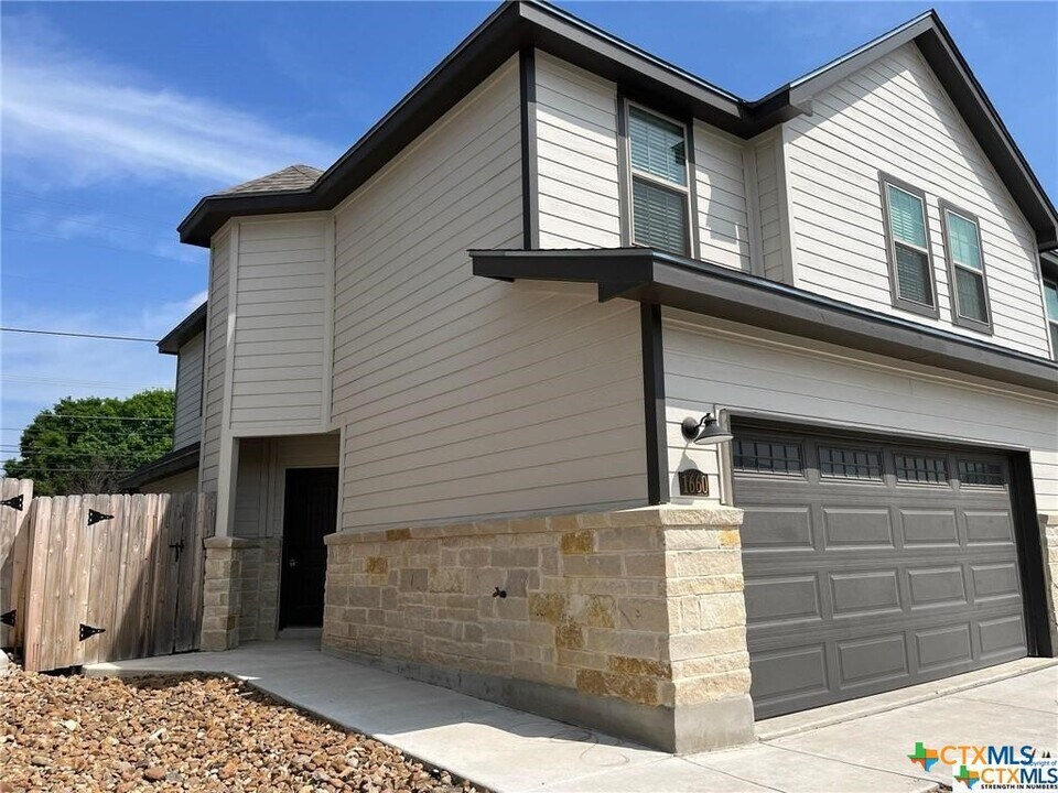 1664 Barrett Ave in Canyon Lake, TX - Building Photo
