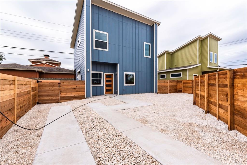 6303 Santos St in Austin, TX - Building Photo