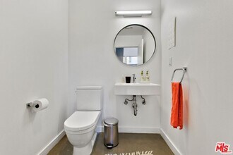 140 S Gramercy Pl in Los Angeles, CA - Building Photo - Building Photo