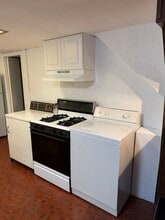 4 Summit Ave, Unit 2 in Lyndhurst, NJ - Building Photo - Building Photo