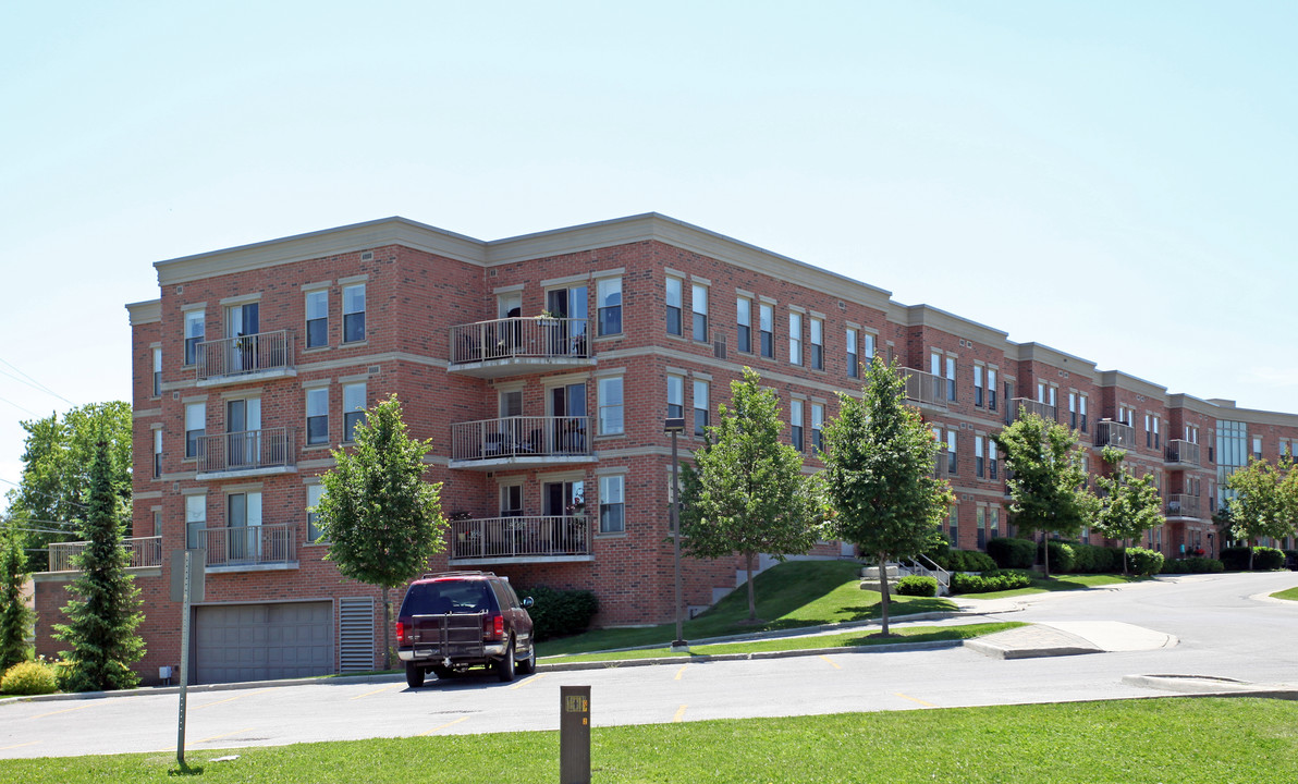 Bridgewater Condos in Uxbridge, ON - Building Photo