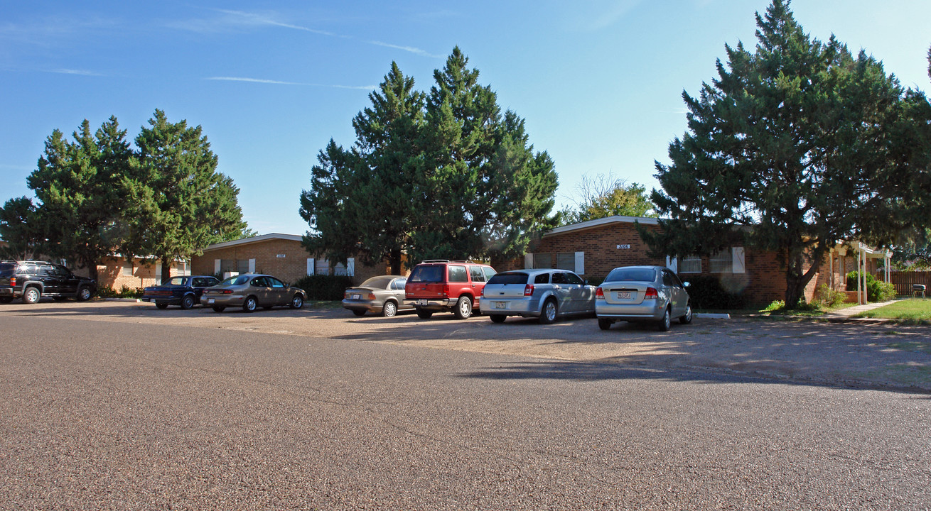 Village Apartments in Plainview, TX - Foto de edificio