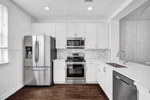 446 NE 2nd Ave in Fort Lauderdale, FL - Building Photo