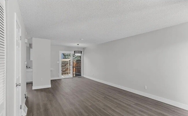 1129 College St in Grand Prairie, TX - Building Photo - Building Photo