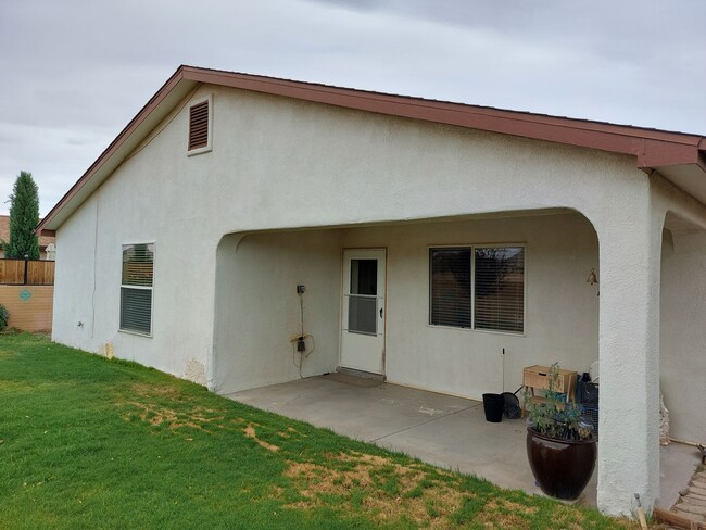 2933 San Miguel Ct in Las Cruces, NM - Building Photo - Building Photo