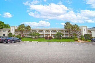 2805 Victoria Way in Coconut Creek, FL - Building Photo - Building Photo