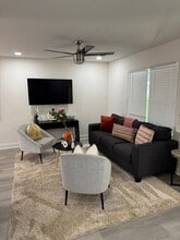 3475 Meadowlane Pl SW in Atlanta, GA - Foto de edificio - Building Photo