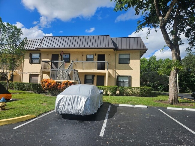 9101 NW 1st Ct in Pembroke Pines, FL - Building Photo - Building Photo