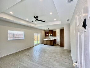 3500 Duke Ave in McAllen, TX - Foto de edificio - Building Photo