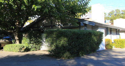 Peppertree in Sacramento, CA - Building Photo - Building Photo