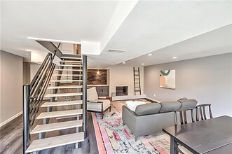 8717 W 104th St in Overland Park, KS - Building Photo - Building Photo