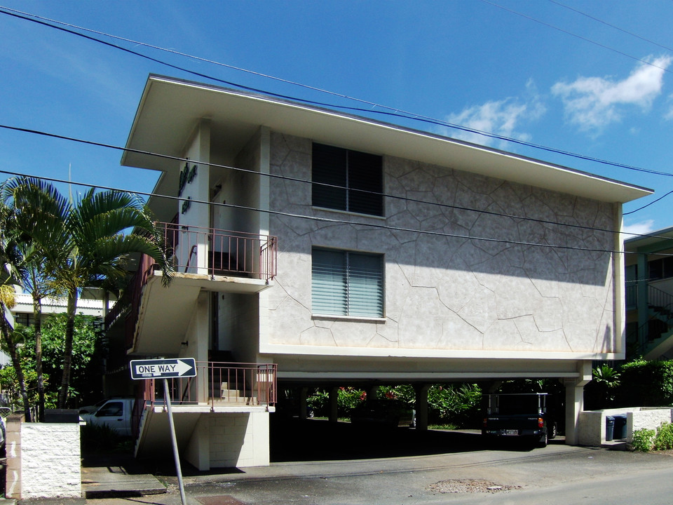 1521 Halekula Way in Honolulu, HI - Building Photo