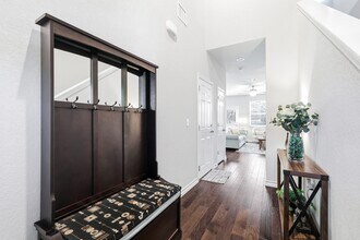 5602 Chestnut Xing in San Antonio, TX - Building Photo - Building Photo