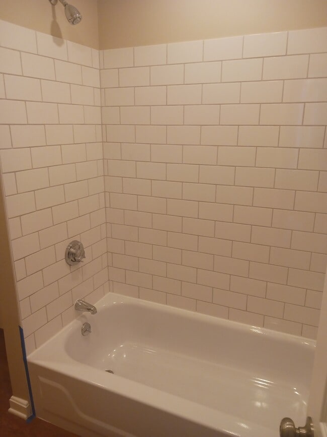 1 Race St, Unit Race Street 2nd Fl in Haverhill, MA - Foto de edificio - Building Photo