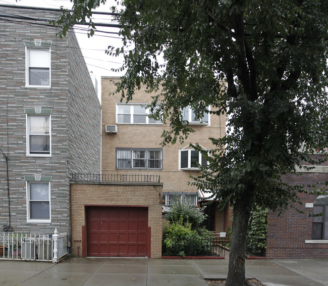 172 Frost St in Brooklyn, NY - Foto de edificio - Building Photo