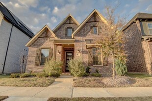 1913 Cathedral Dr in Farmers Branch, TX - Building Photo