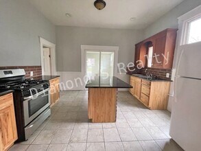 923 W Elm St in Springfield, MO - Building Photo - Building Photo
