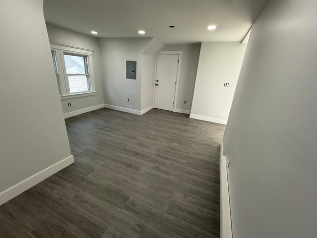 160 Renner Ave, Unit 3 in Newark, NJ - Building Photo - Building Photo