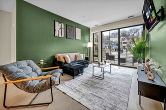 2189 Cornell Rd in Cleveland, OH - Foto de edificio - Building Photo