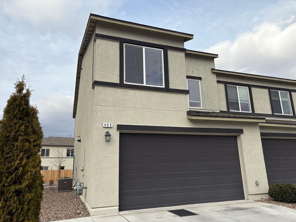 409 Autumn Breeze Cir in Reno, NV - Building Photo