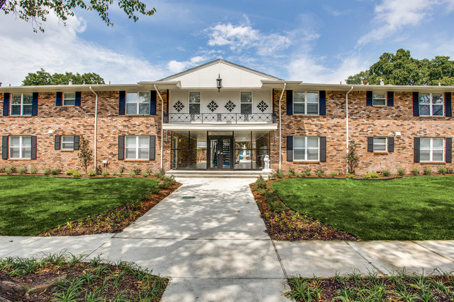 Carolina Apartments in Dallas, TX - Foto de edificio - Building Photo