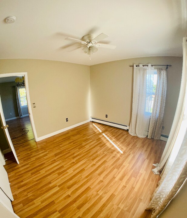 634 East St in New Britain, CT - Building Photo