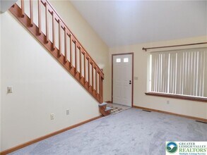 2733 Victoria Ln in Easton, PA - Foto de edificio - Building Photo