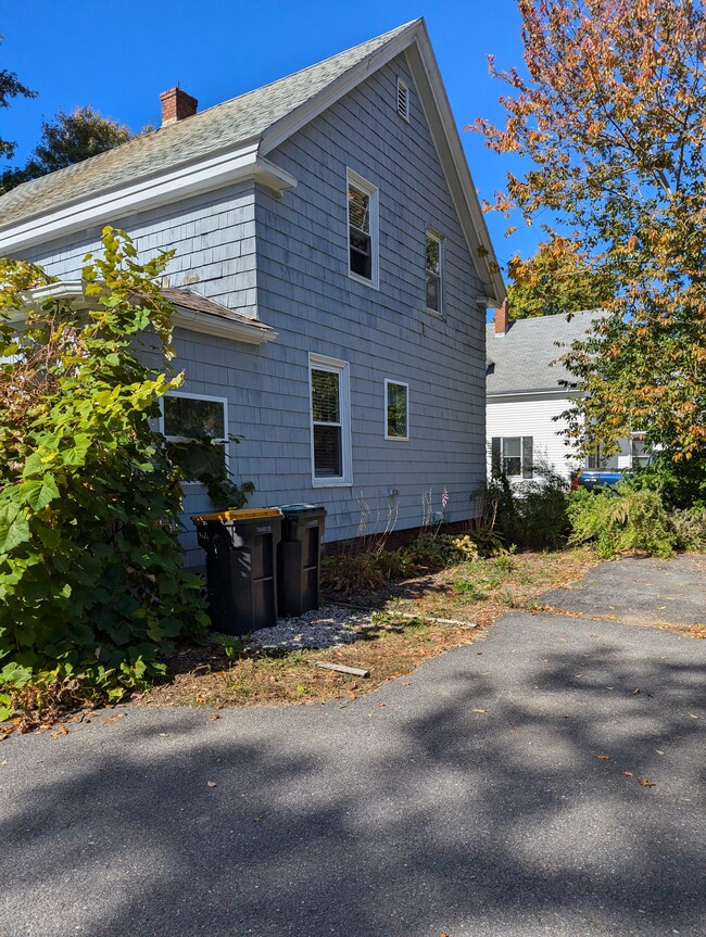 1 Highland Ave in Scarborough, ME - Foto de edificio - Building Photo