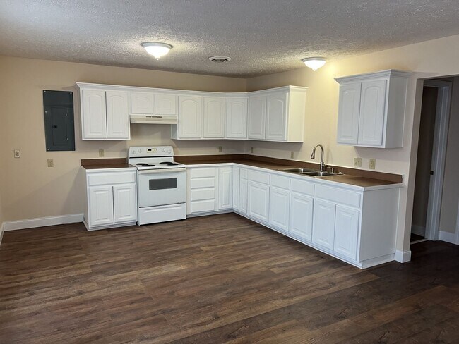 2330 Cologna Rd in Marshfield, MO - Building Photo - Building Photo