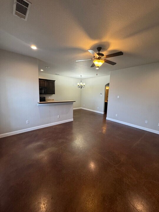 211 Walker Ln in Millsap, TX - Building Photo