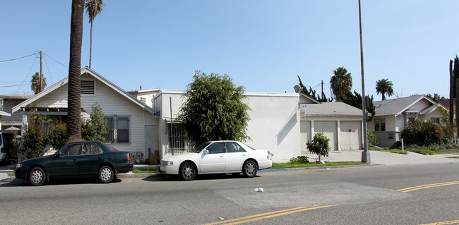 928 Magnolia Ave in Long Beach, CA - Foto de edificio - Building Photo