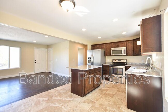 property at 5513 W Heath Cir