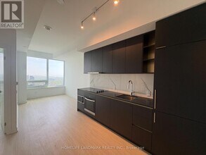 8-5108 Wellesley St W in Toronto, ON - Building Photo - Building Photo
