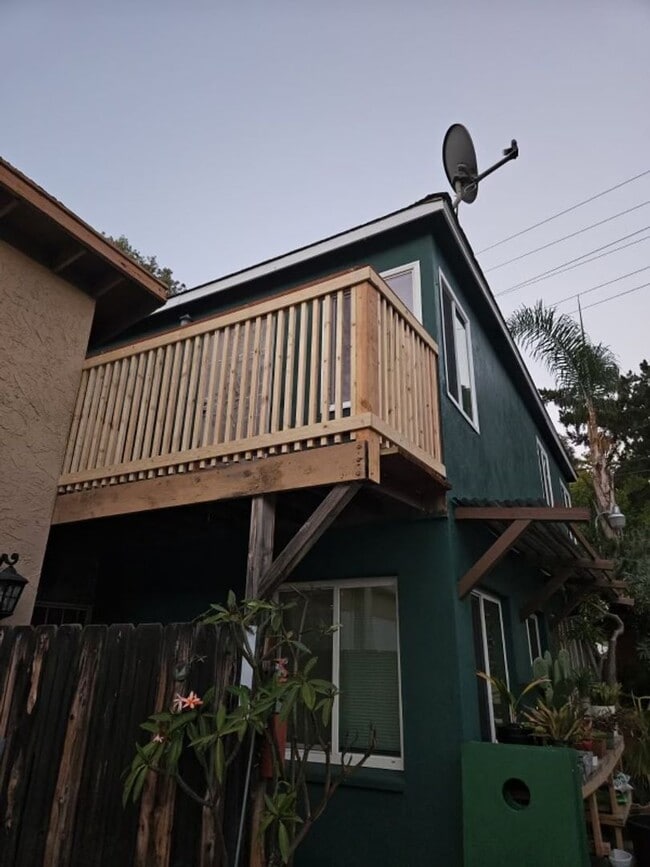 3536 Curlew St in San Diego, CA - Foto de edificio - Building Photo