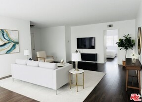 1475 S Wooster St in Los Angeles, CA - Building Photo