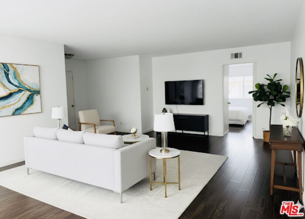 1475 S Wooster St in Los Angeles, CA - Building Photo