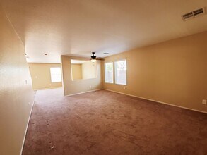 348 Bella Calabria Ave in Las Vegas, NV - Building Photo - Building Photo