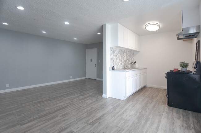 Lemp Apartments in North Hollywood, CA - Building Photo - Interior Photo