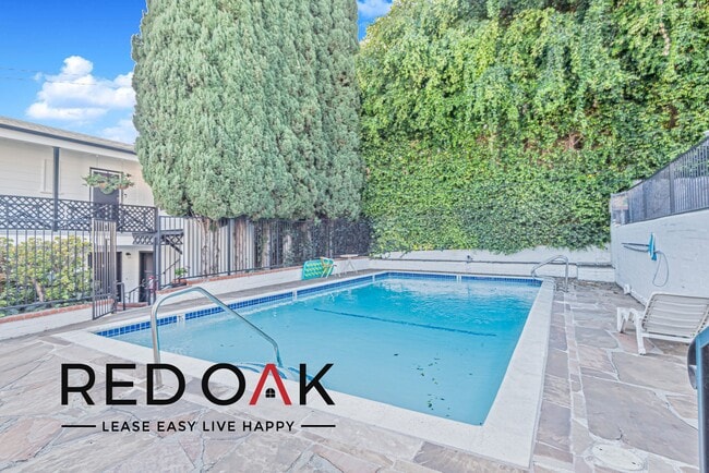 1115 N Doheny Dr, Unit B in Los Angeles, CA - Building Photo - Building Photo