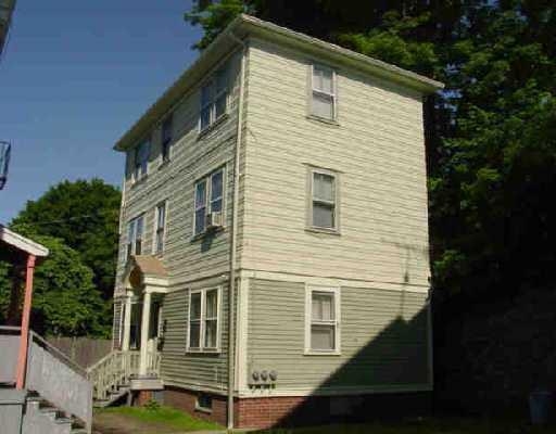 79-81 Summit St in Central Falls, RI - Foto de edificio - Building Photo