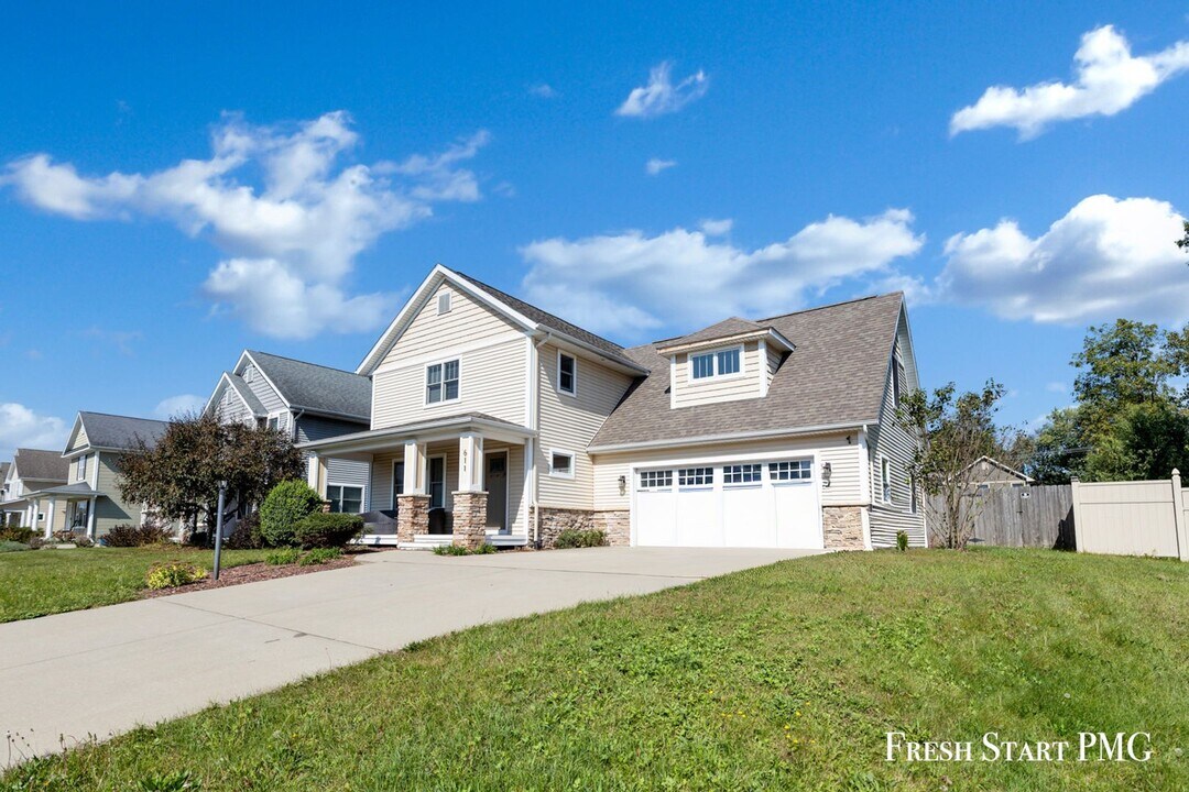 611 Marketplace Blvd in Kalamazoo, MI - Building Photo