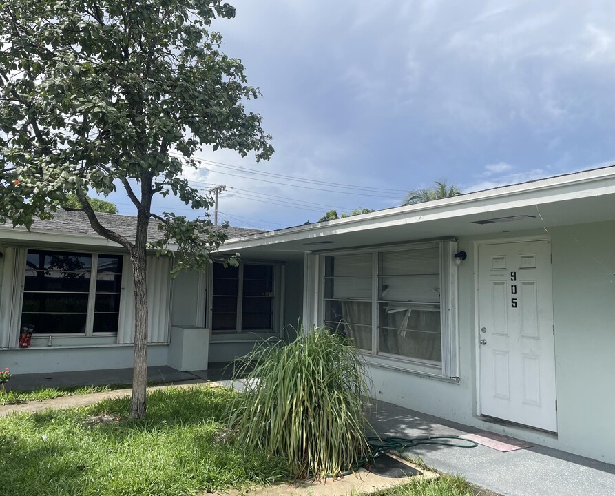 907 S G St in Lake Worth, FL - Building Photo