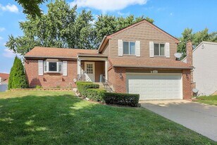 812 W Appletree Ln in Bartlett, IL - Building Photo