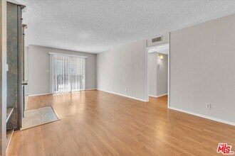 5437 Corteen Pl in Los Angeles, CA - Building Photo - Building Photo