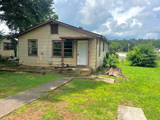 2830 Walnut Ave in Anniston, AL - Building Photo